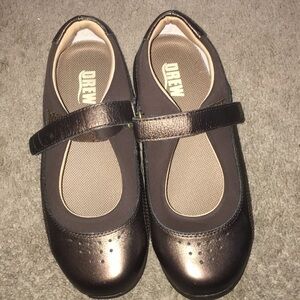 NWOT Drew Rose Shoes Last P221 Copper Metallic